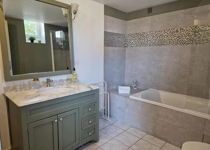 La Cour 翁弗勒尔